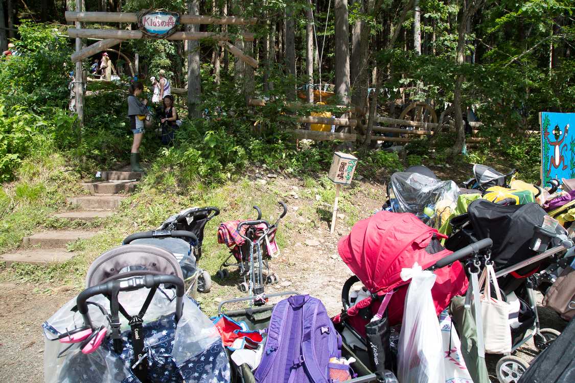 キッズランド側のキッズの森の入り口。