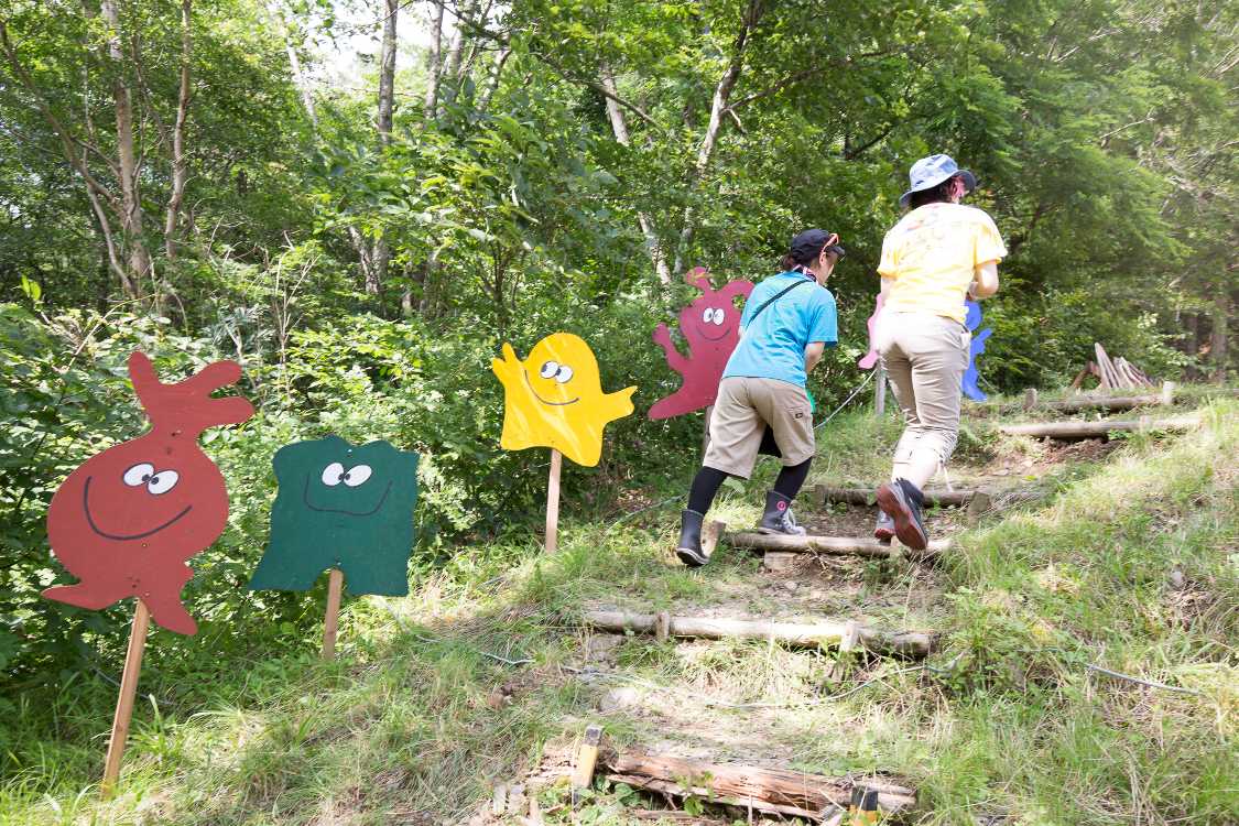 ホワイトステージ側の階段。