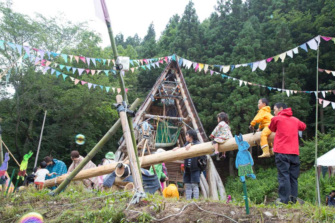 導線から見えるシーソー。