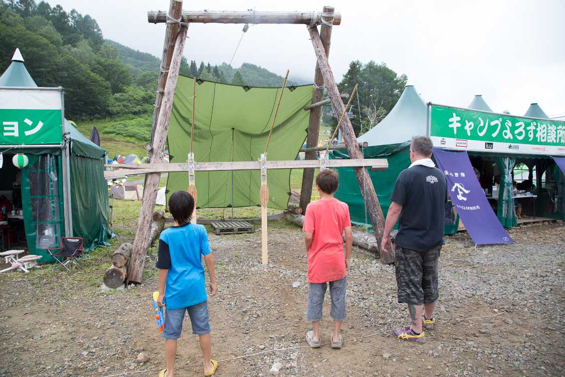 駐車スペースだったところが遊び場になっている。