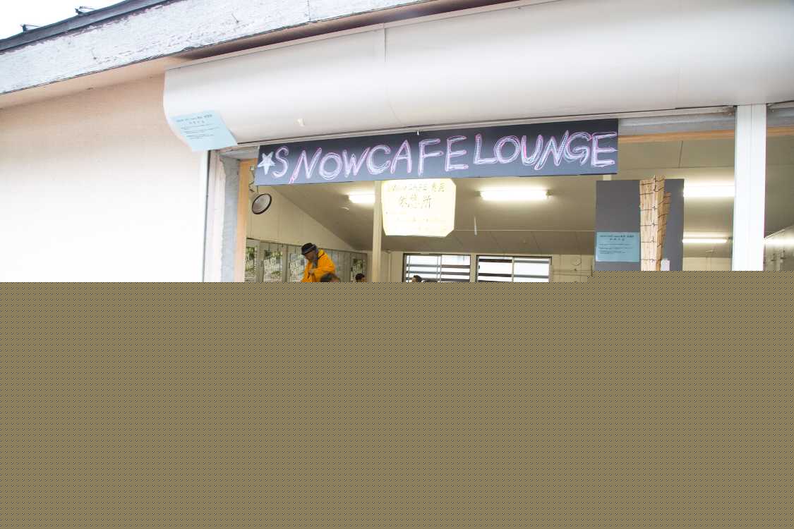 スノーカフェ利用者用のラウンジ。実質的に苗場プリンスホテルの店だから可能なラウンジと言える。