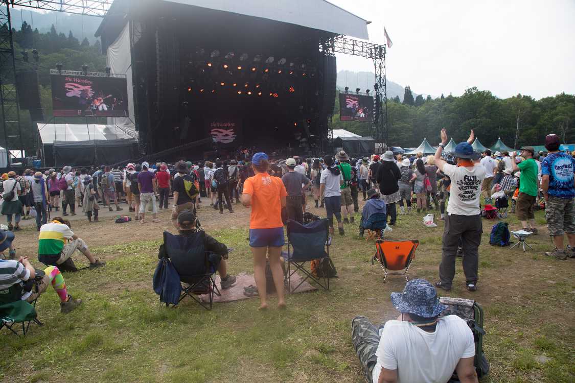 かなり前方でも人は少ない。