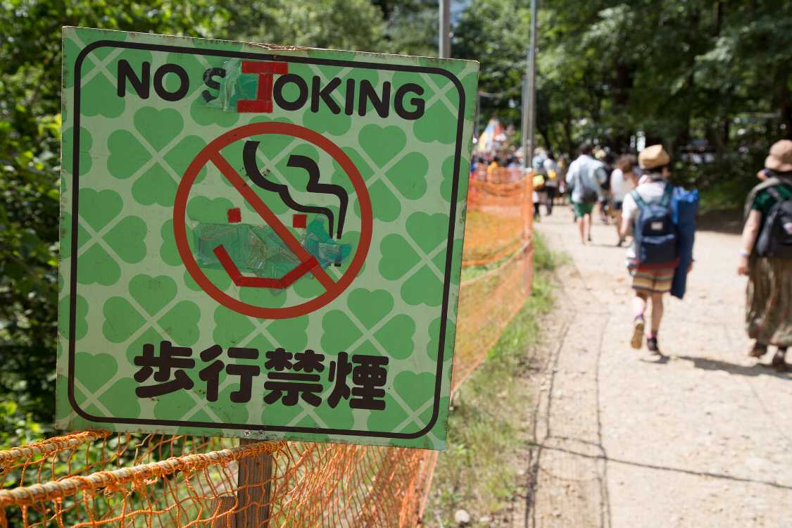 手の込んだ加工だ。少なくとも緑と赤のテープが必要。