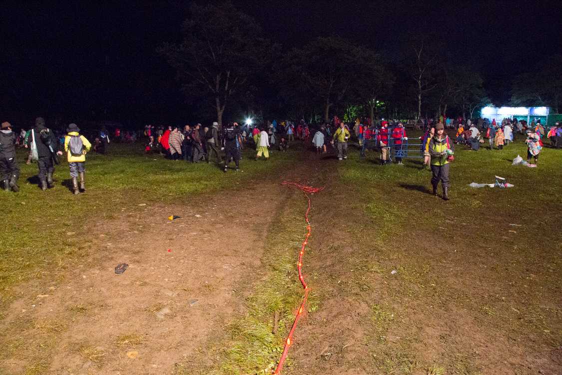 溝が浅くなるオアシスエリア方面は端まで渡されない。