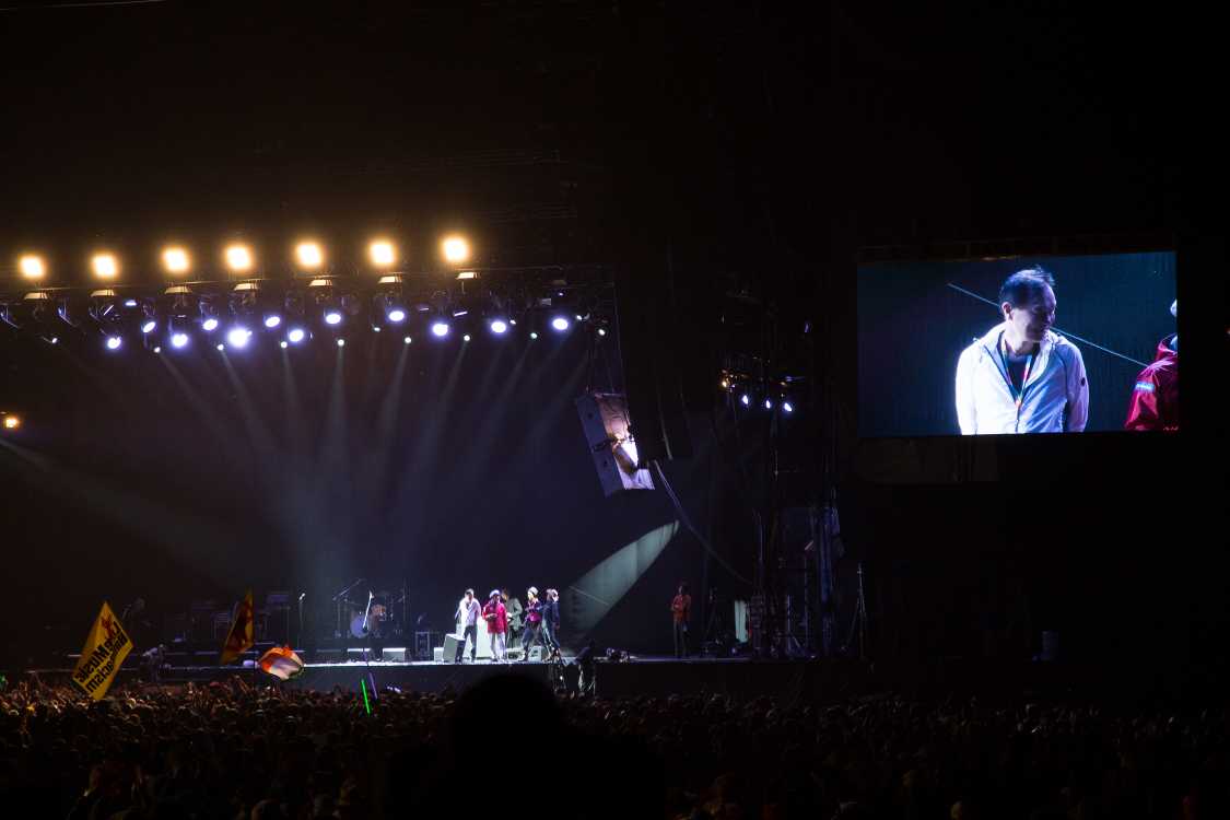 主催者代表の日高正博が登場。