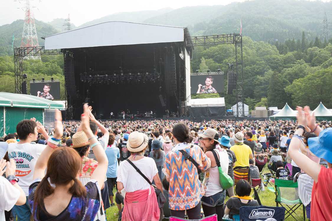 金曜午後5時20分からフォスター・ザ・ピープルの公演。