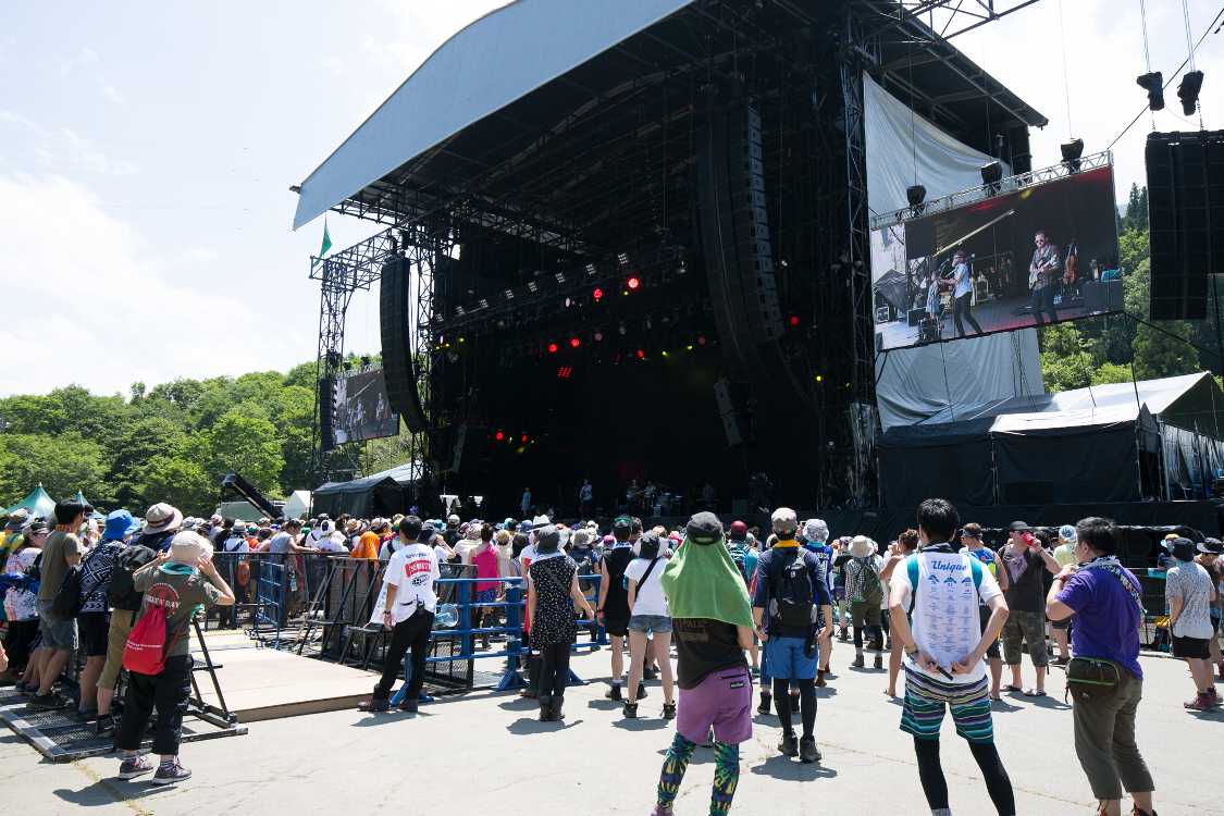 グリーンステージの前方。