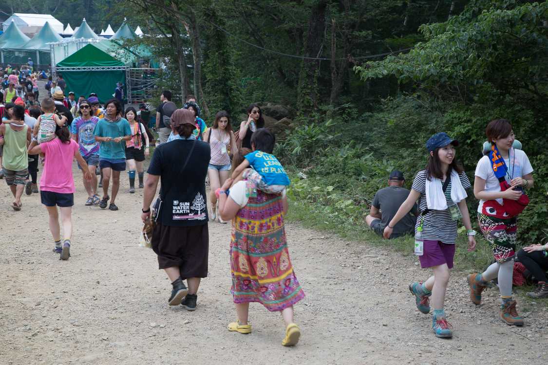 奥にポカリスエットとハイネケンがある導線。