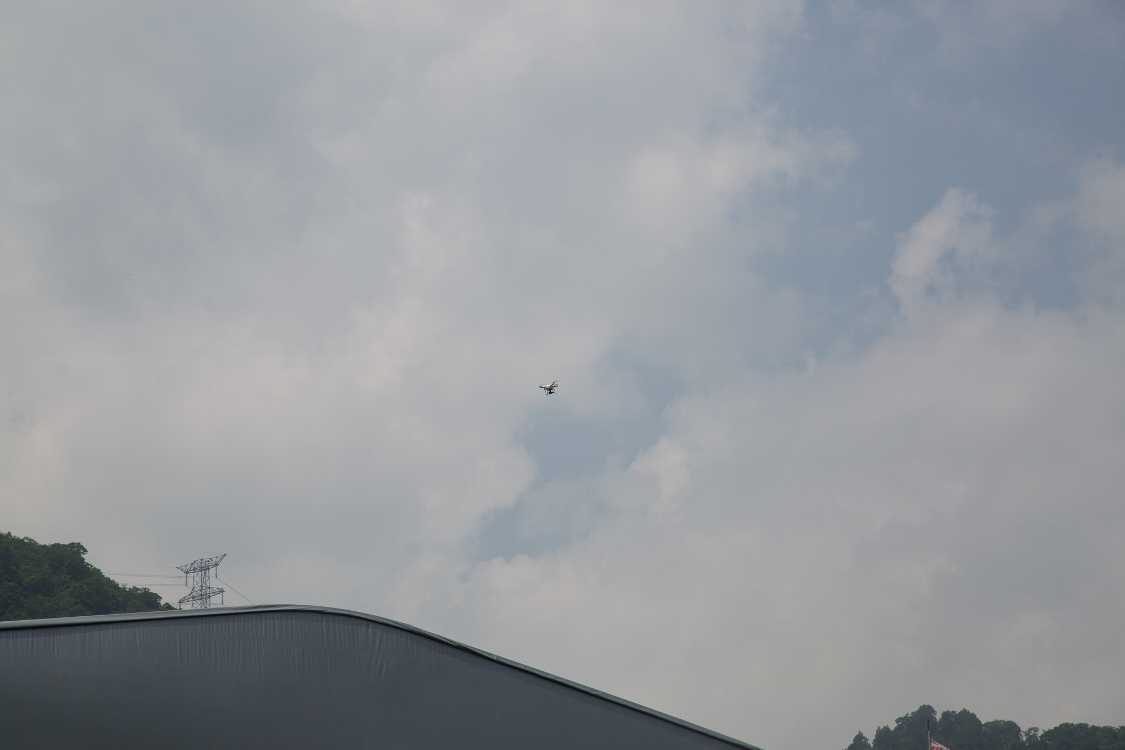 ザ・ヘヴィーの公演中に飛んでいた物体。