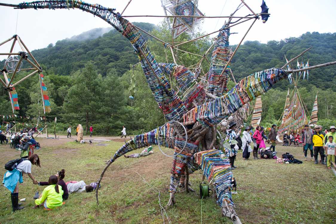 造形物は抽象的だ。