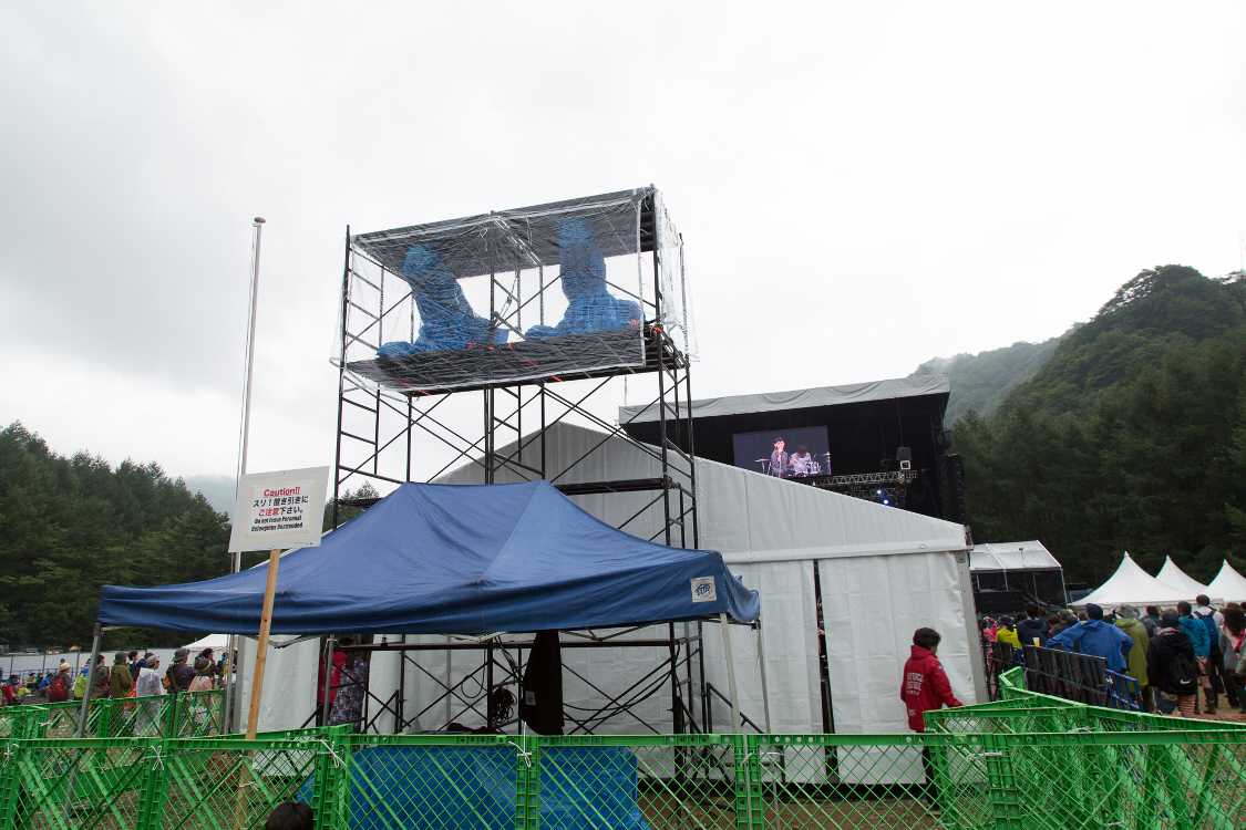 ホワイトステージ後方。