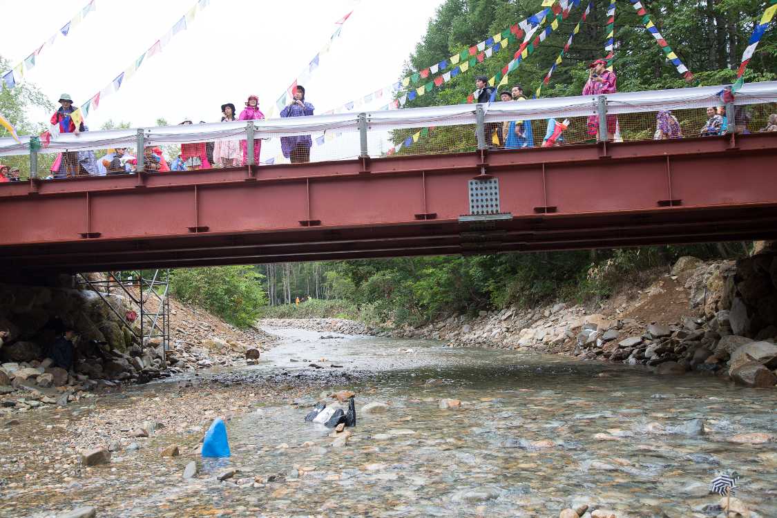 午後2時35分ごろ。川上側にほとんど人がいない。