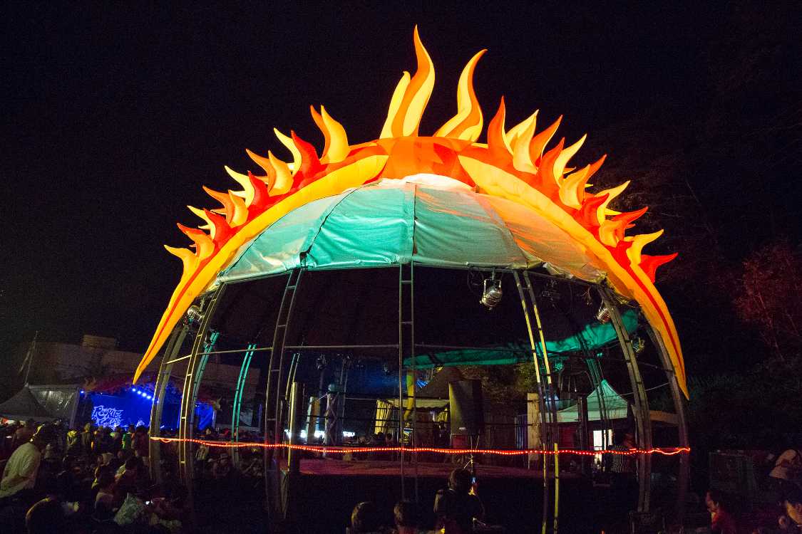 ルーキーアゴーゴー公演中のプロレスリング。