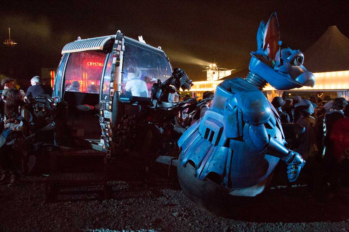 後ろは老朽ゴンドラ。