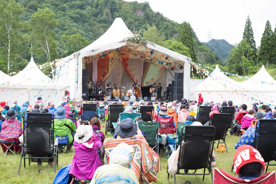 ピラミッドガーデンのステージ。