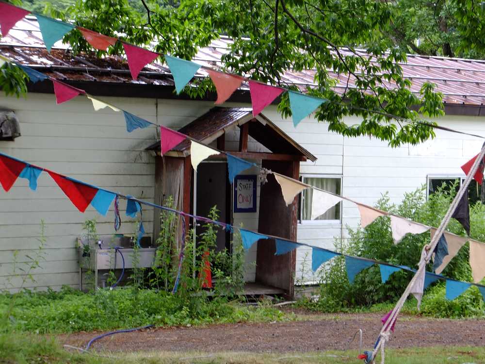 物販店の奥の常設小屋。