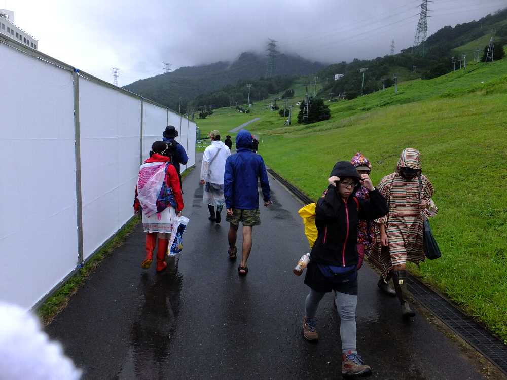 斜面が続くのでテントを張る人はいない。