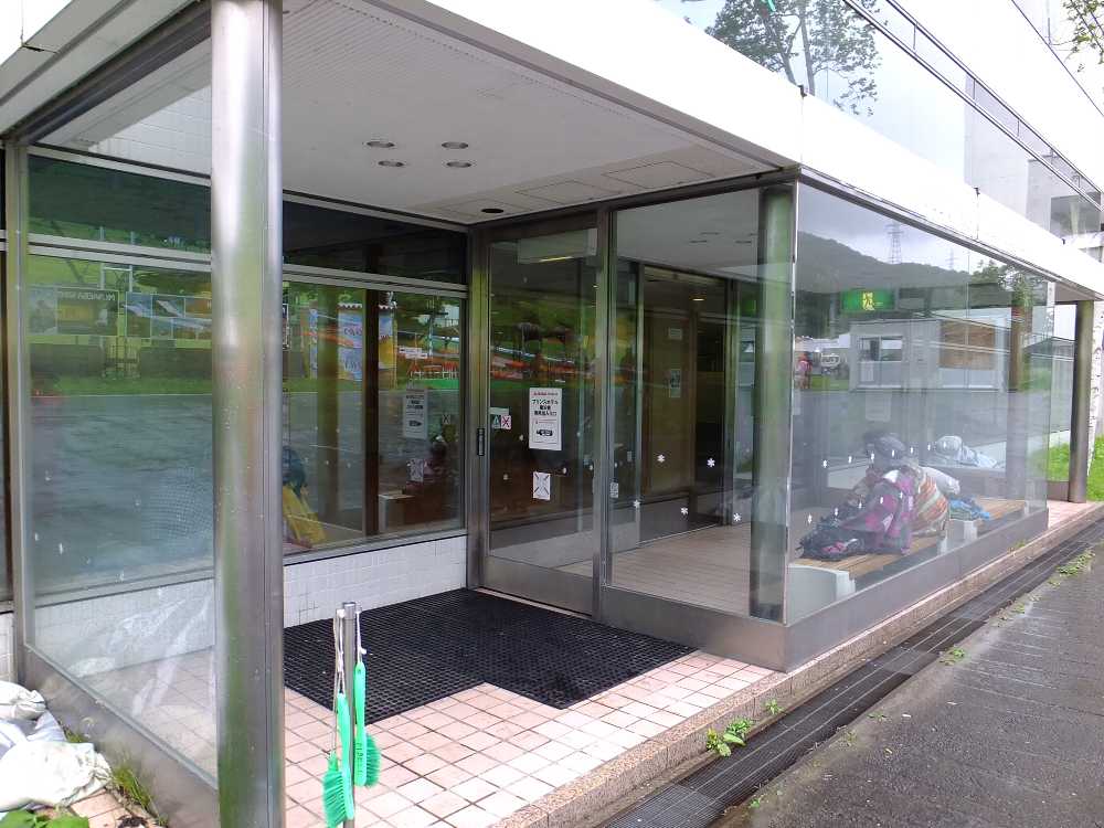 ホテル宿泊者の出口のひとつ。