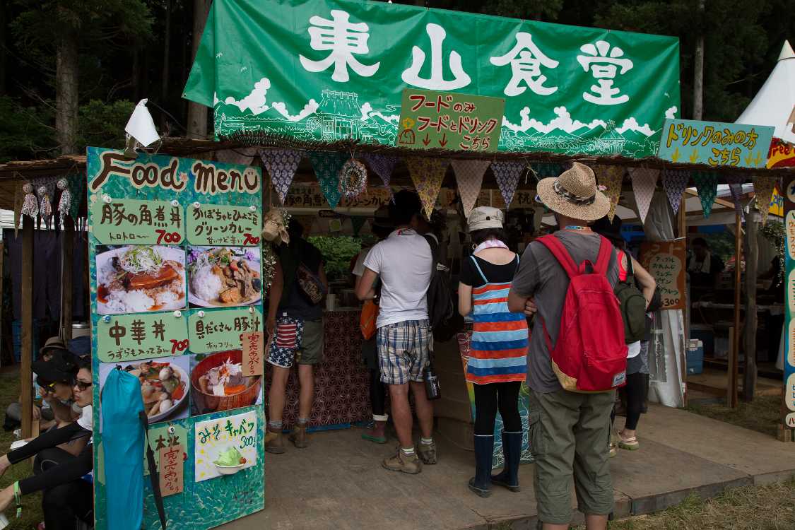ボードウォークの出口のすぐ横にある東山食堂。