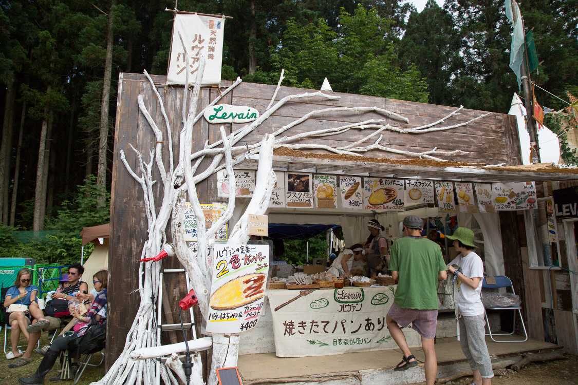 ルヴァン。毎年店のデザインが変わる。