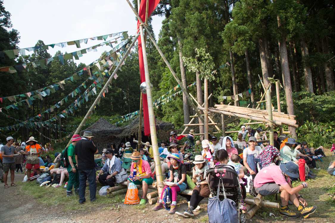 竹のいすが置かれているところ。実質的に休憩所。