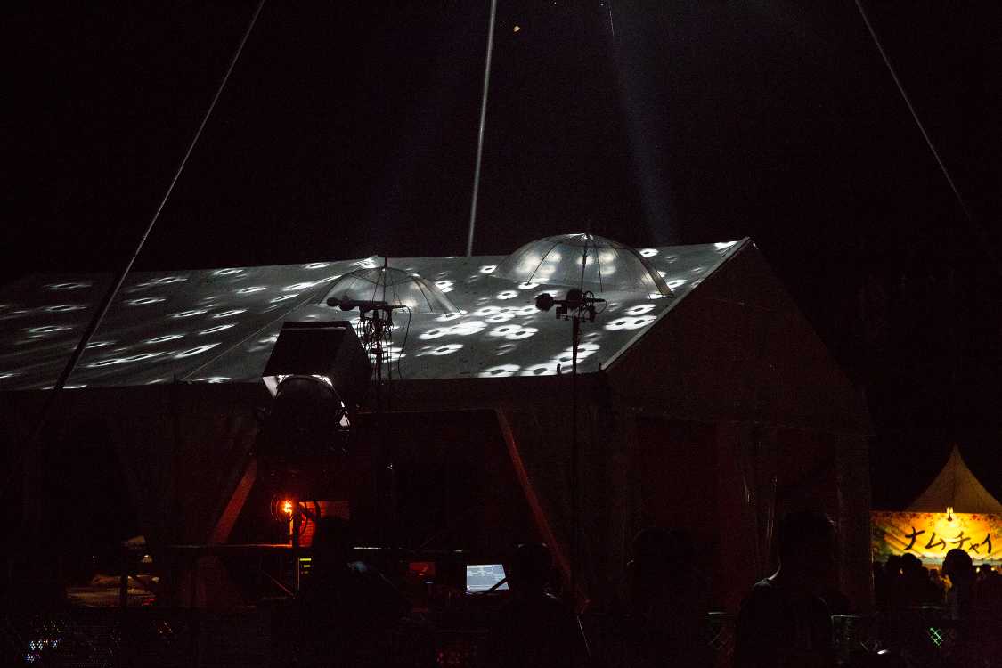 録音用のマイクに傘があった。