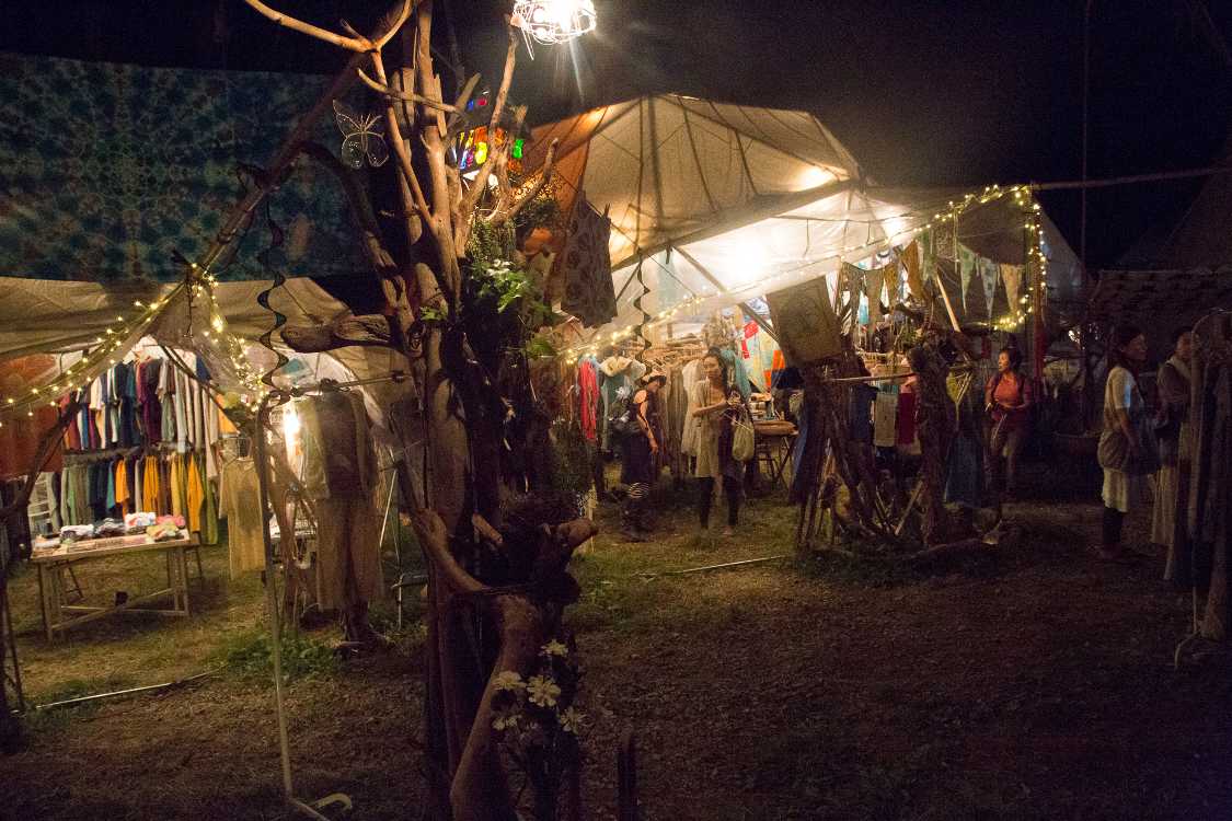 金曜午後9時15分ごろ。