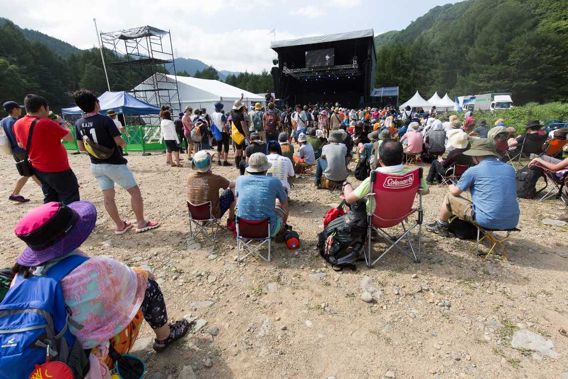 ホワイトステージ。晴れていると土埃が舞う。