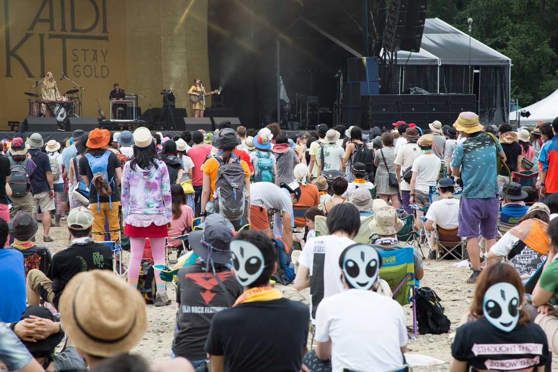 ファースト・エイド・キット。ボブ・ディランの「コーヒーもう一杯」をカバーしていた。1975年の曲だから、メンバーが生まれる前の曲だろう。