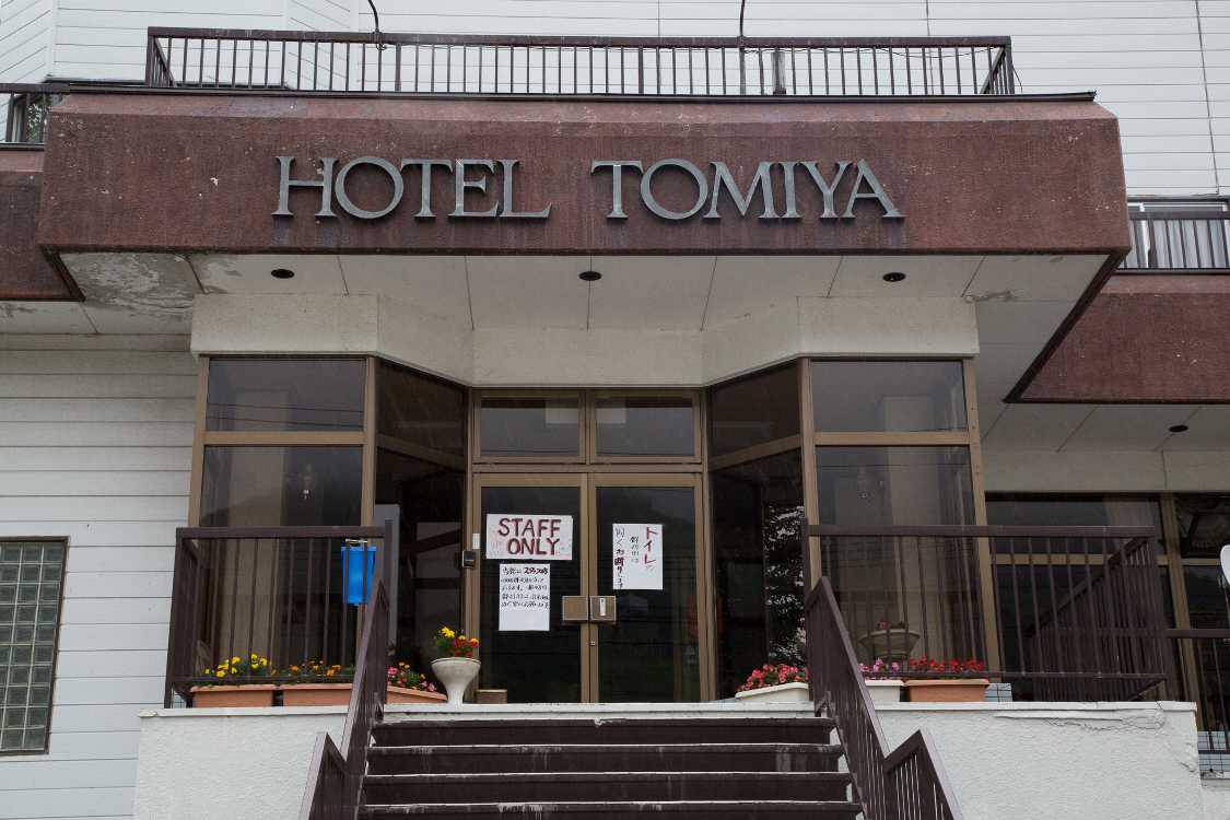 場外に近いホテル。スタッフ用に押さえられている。