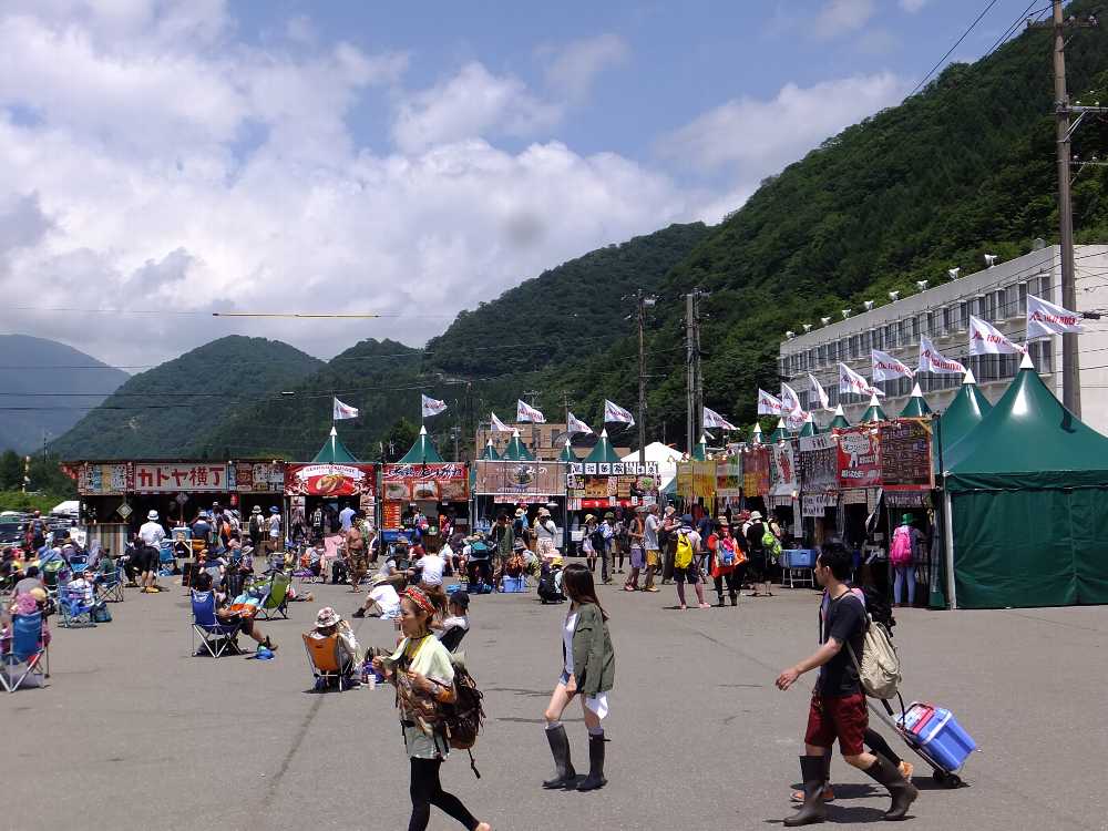 かつては飲食店の隣に手洗い所がありました。