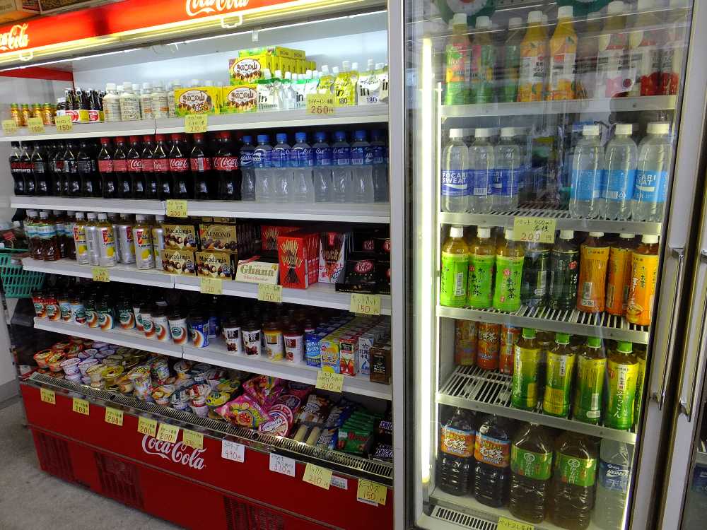 ペットボトルは会場内と同じ価格。