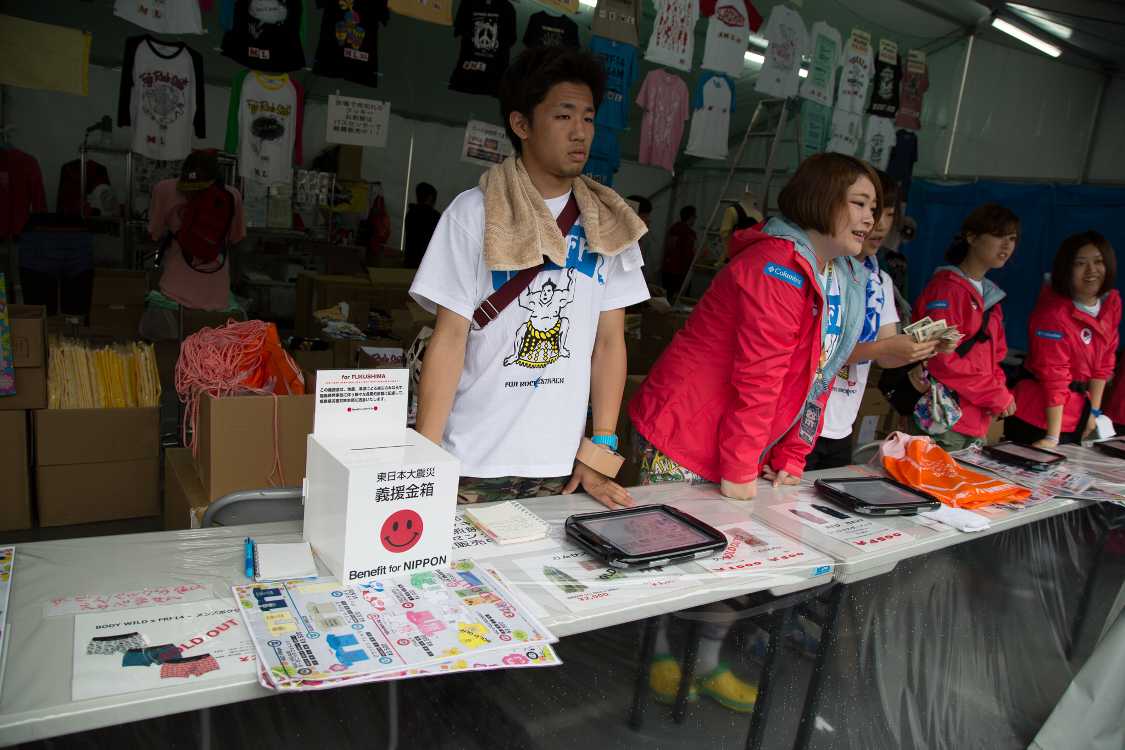 前回に続きタッチパッドを使う。