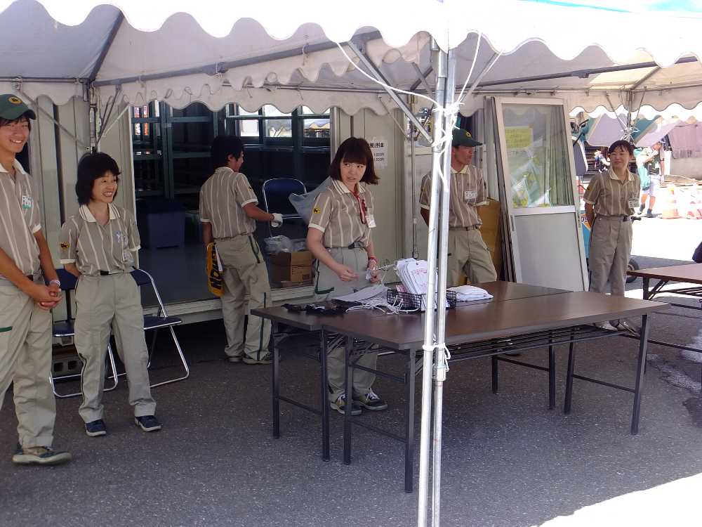 金曜の午前11時40分ごろ。奥の棚に荷物は見えない。