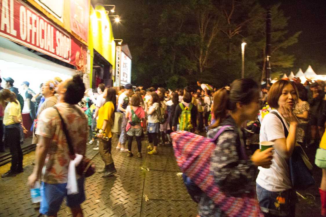 例年地盤が緩くなるところにゴムの板を敷いている。