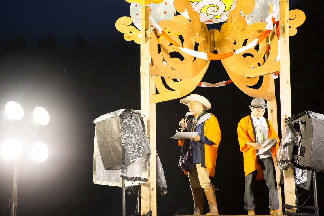 前夜祭の司会は毎年同じ2人。