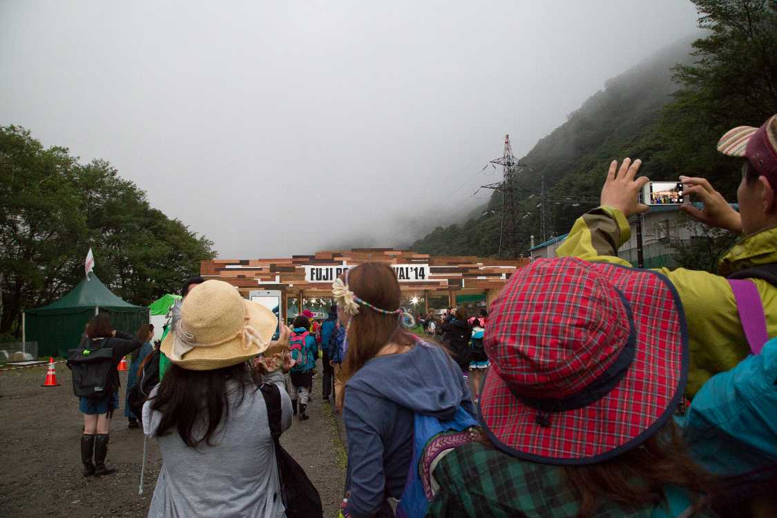 前夜祭前と金曜、土曜の午前が最も写真を撮られる時間帯でしょう。