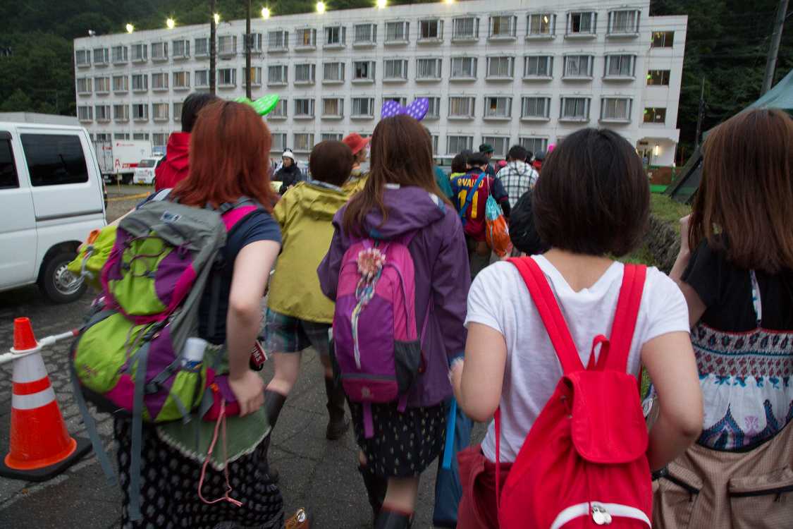 木曜の午後6時40分ごろ。場外ショップ横のあたり。