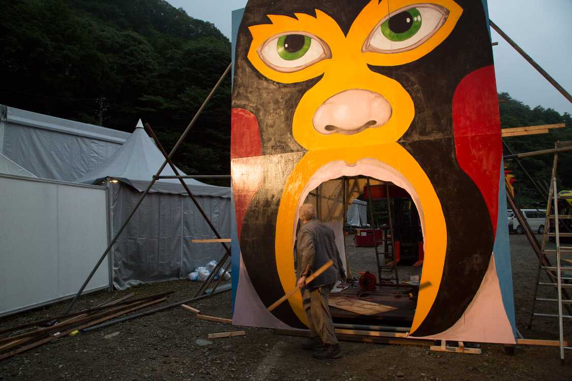 これも設営中。パレスオブワンダーは木曜日には開場していない。