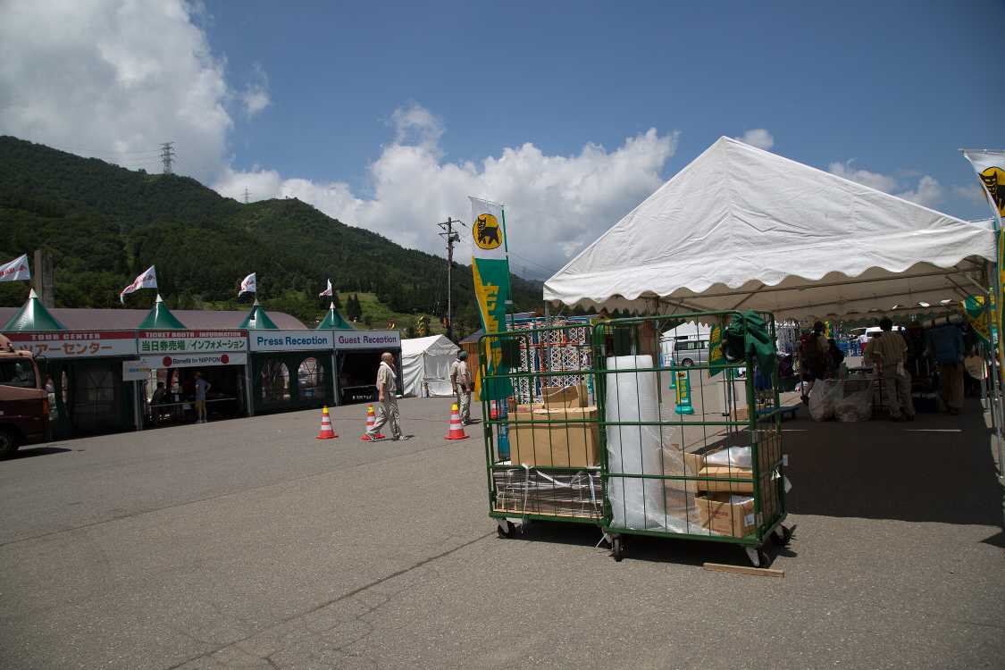 コーナーポストも徐々に縮小。