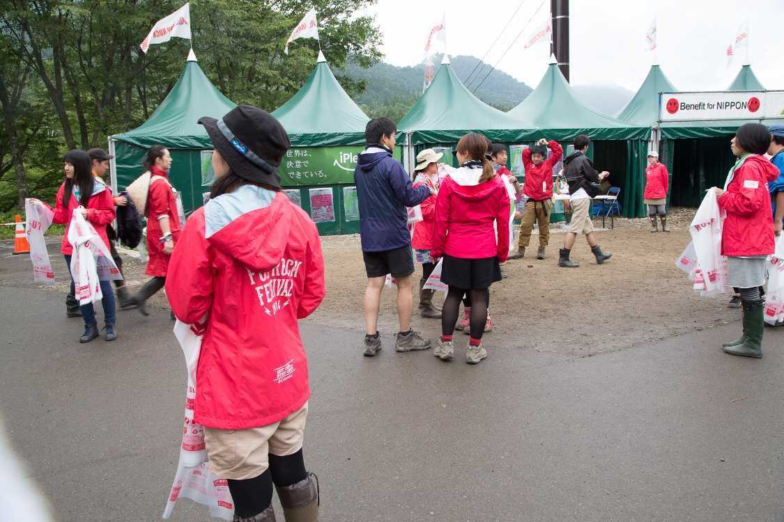 日曜の午後1時20分ごろ。入場者も少なくなり、ボランティアの方が多い。