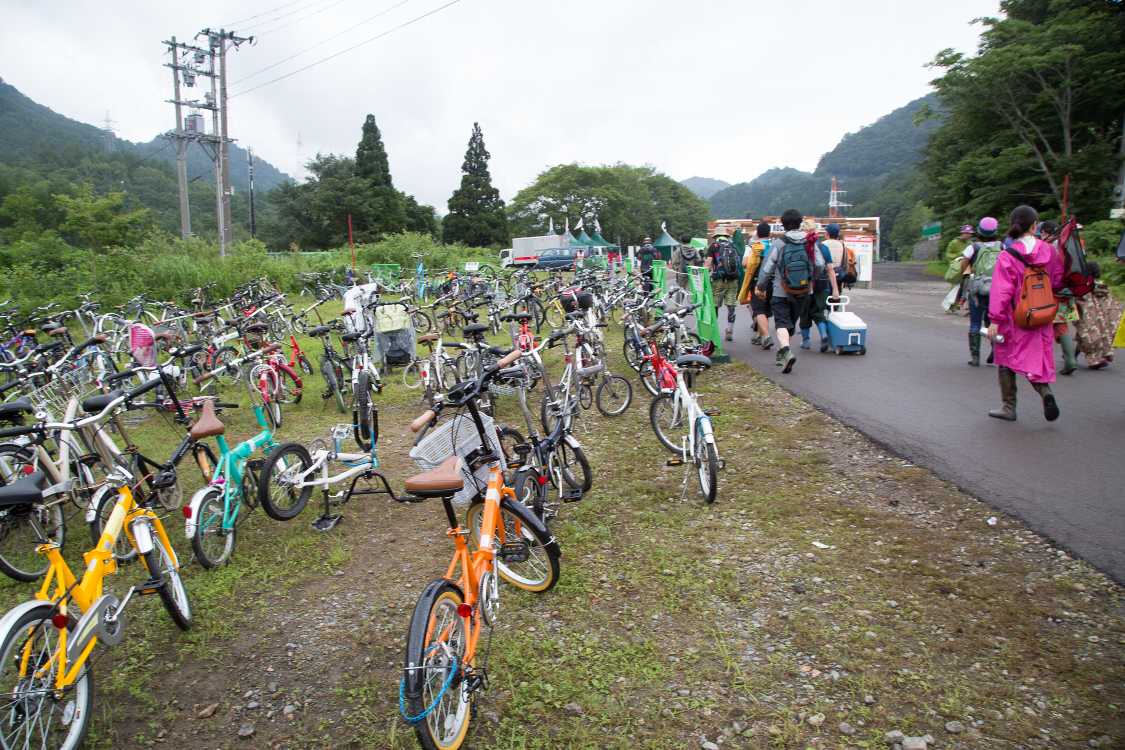 こんなに自転車が多いのは旅館街との往復用に持参しているからか。