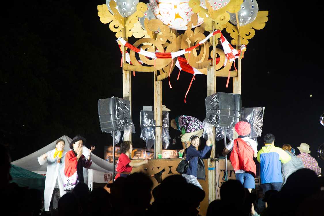 花火まで時間が余ったのでまた苗場音頭を踊る。