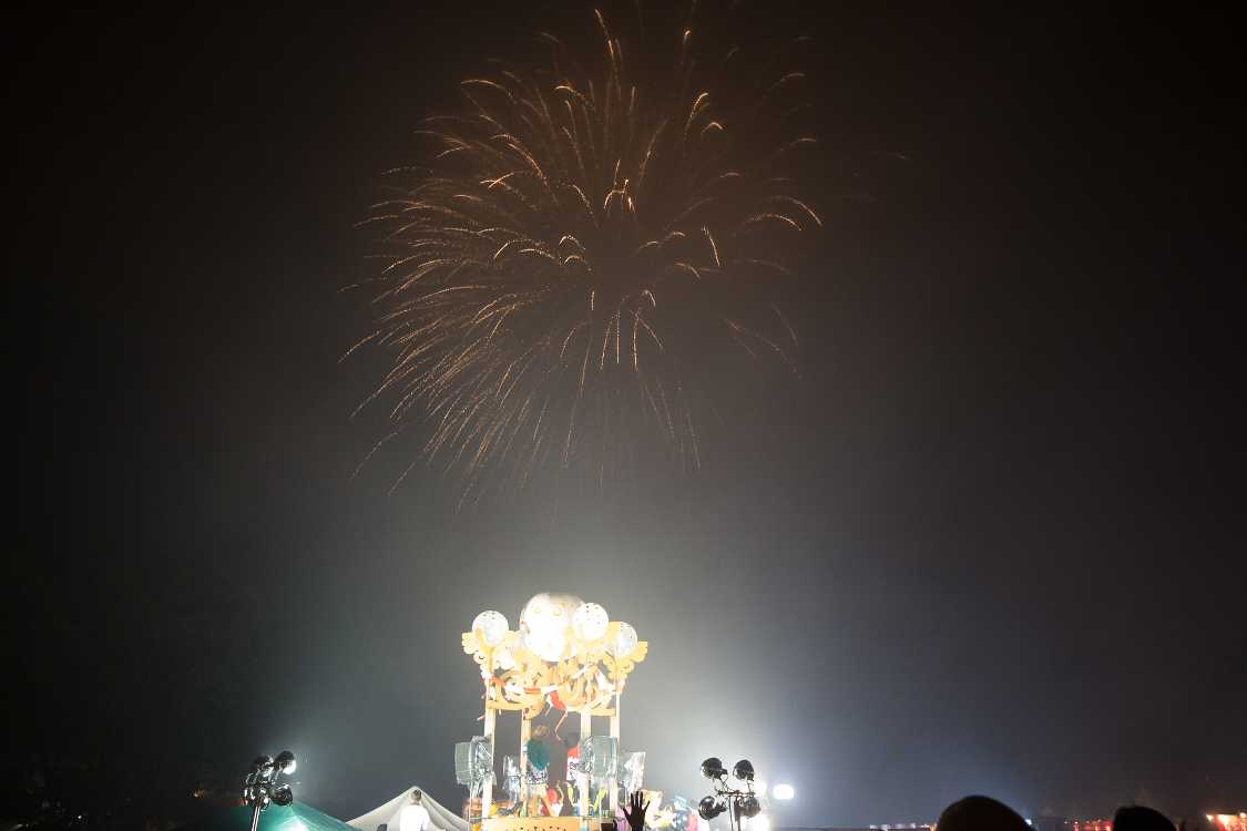 午後8時14分ごろ終了。意外に長い時間やっている。