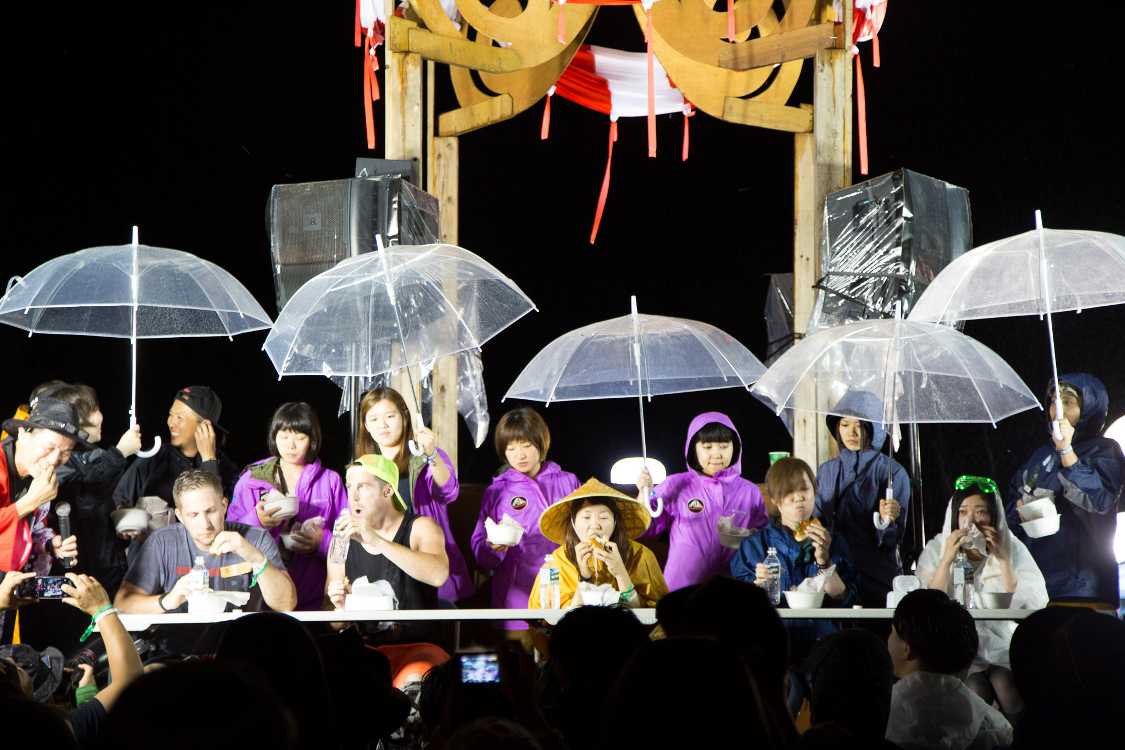 予選その2。外国人2人と女性3人。女性が勝ってしまった。