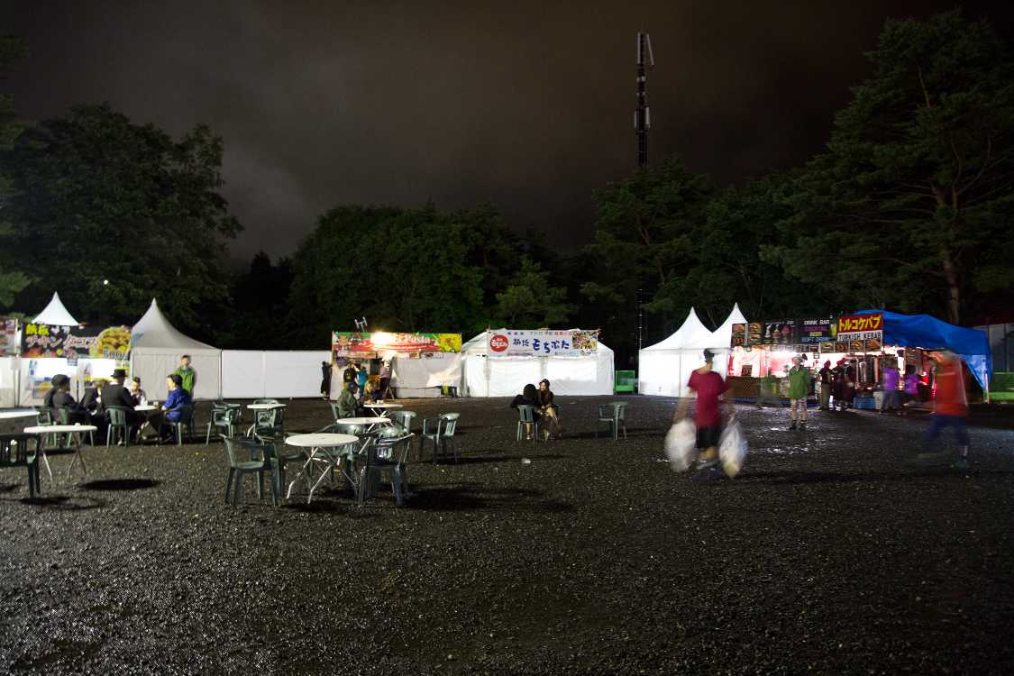 前夜祭は午前0時で終了。午前0時8分ごろ。