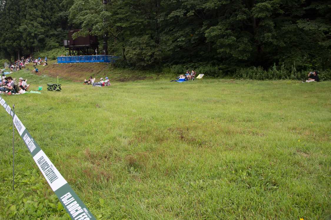 オアシスエリア近くの後方はがら空きでした。