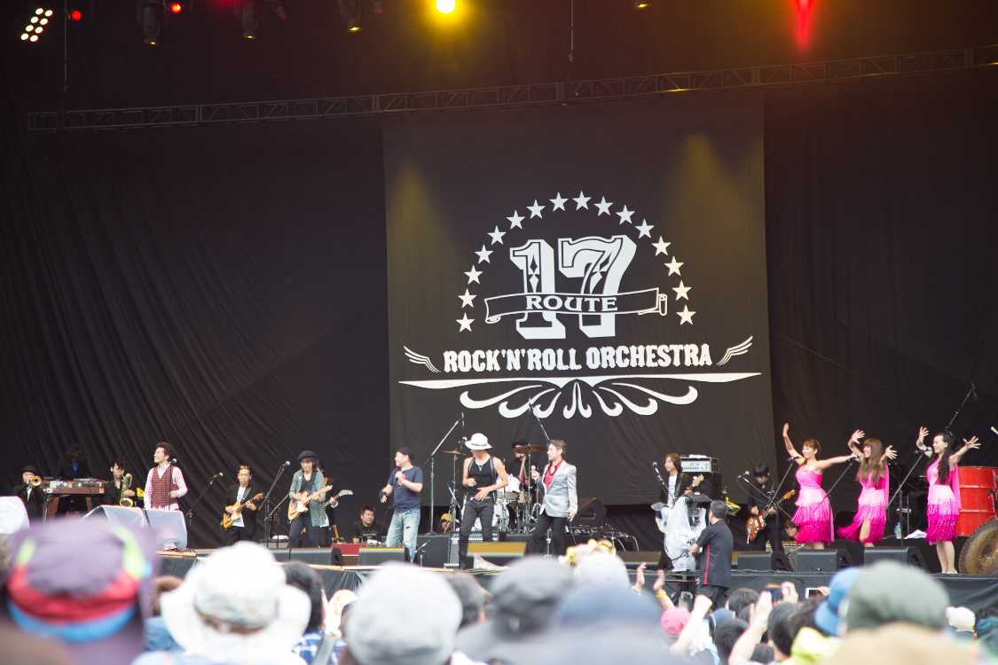 最後はトータス松本、吉川晃司等全員が揃う。