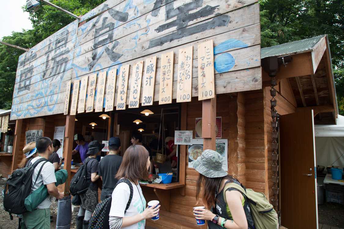 丼や麺ではなく定食風のメニューなので食事らしい食事ができる。