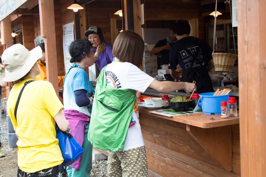 付け合わせや調味料はほぼ自由。